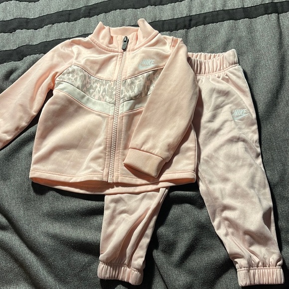 Nike Other - Nike sweatsuit